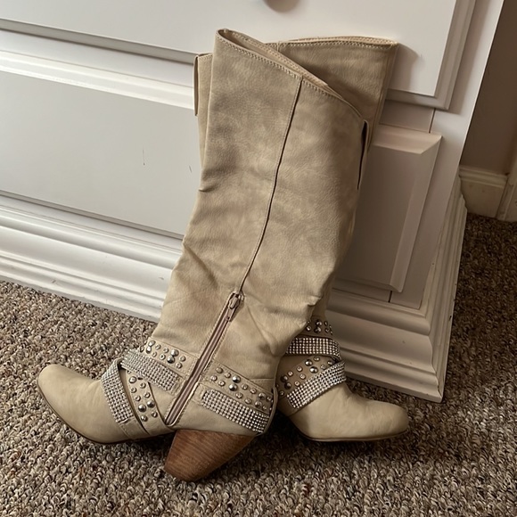 Boots - Picture 2 of 4